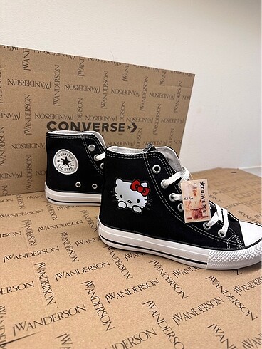 Converse (hello kitty)