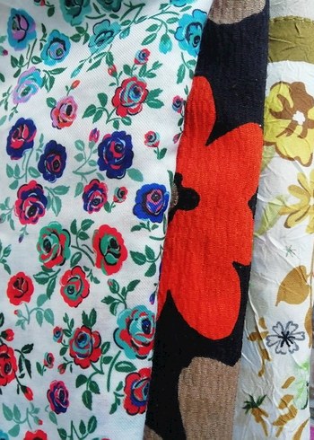 Çiçek Desenli Çok Renkli eşarp - Görsel 2