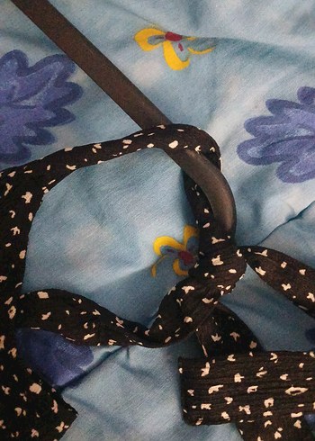 s Beden siyah Renk Mini Puantiyeli Elbise Askılı Fiyonk Detaylı V Yaka