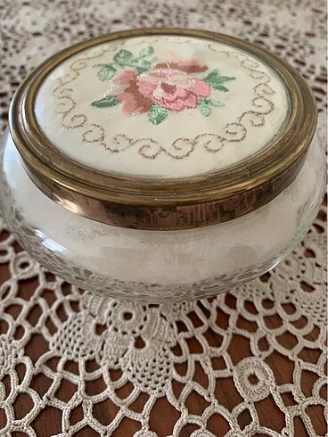 Petit Point Cam Kutu