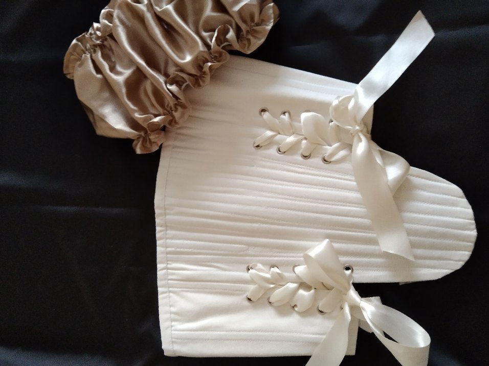 Beyaz Pliseli Straplez Büstiyer - Görsel 3