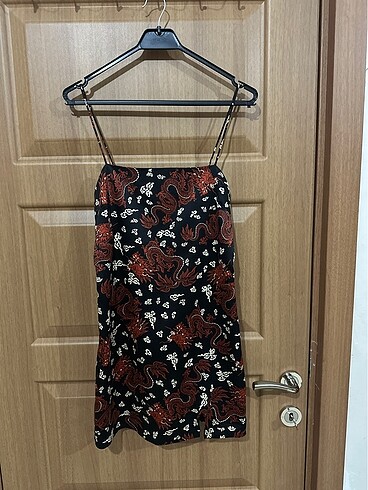 Zara Zara ejderha desenli saten kısa elbise