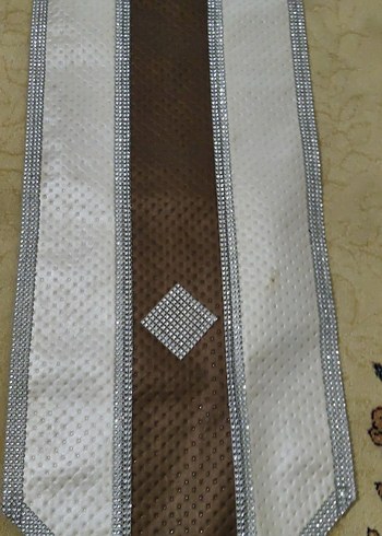 Kahverengi İşlemeli Masa Örtüsü - Görsel 2