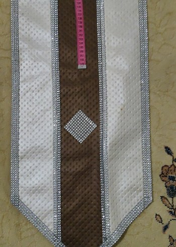 Kahverengi İşlemeli Masa Örtüsü - Görsel 5