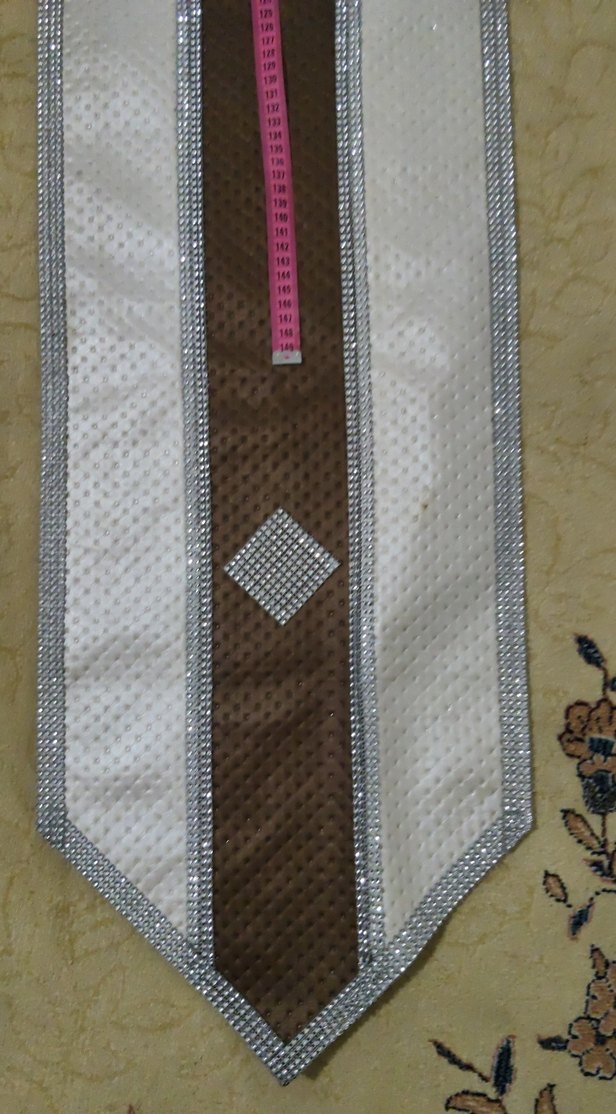 Kahverengi İşlemeli Masa Örtüsü - Görsel 5