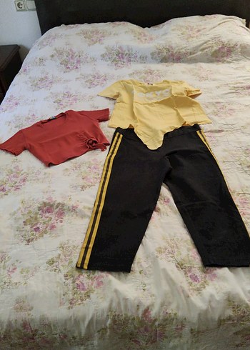 Sarı Oversize Tişört ve Siyah Kız Eşofman Altı