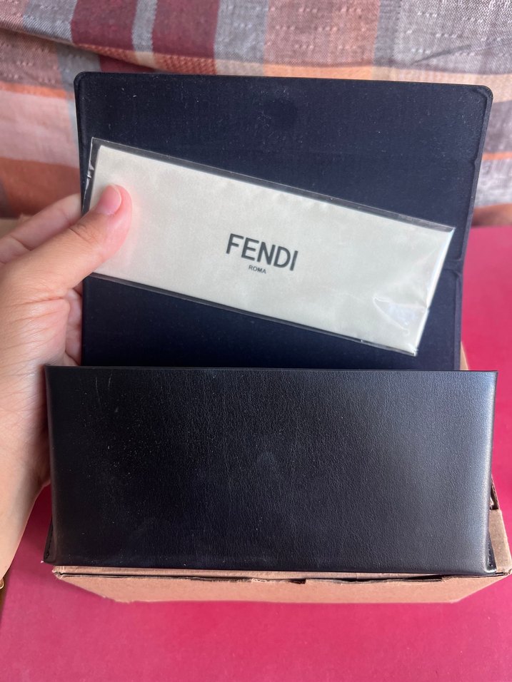 Fendi Siyah siyah gözlük kutusu - Görsel 2