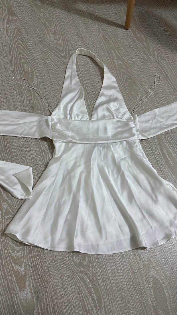 Beyaz Parlak Mini Straplez Elbise - Görsel 2