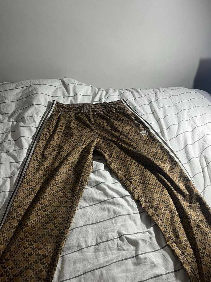 Kahverengi Yılan Desenli Pilili Erkek Eşofman - Görsel 3