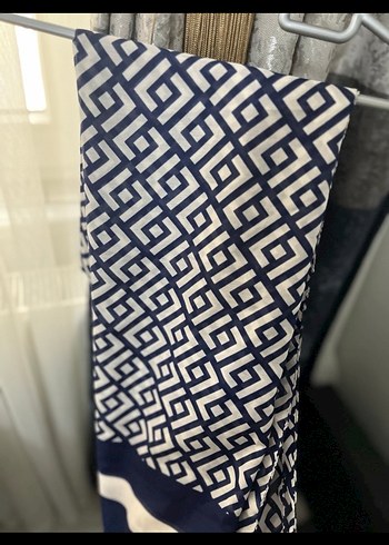 BEYMEN MUADİLİ Balmain Mavi Geometrik Desenli Kadın Şal - Görsel 4