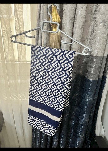 BEYMEN MUADİLİ Balmain Mavi Geometrik Desenli Kadın Şal - Görsel 2