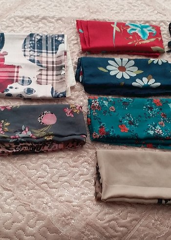 Beden El Yapımı Mavi Dantel Örtü ve Örgü Patik Seti