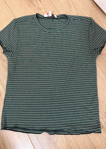 Kadın Koyu Yeşil Çizgili Pilili Tişört - Görsel 2