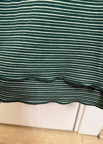 Kadın Koyu Yeşil Çizgili Pilili Tişört - Görsel 5
