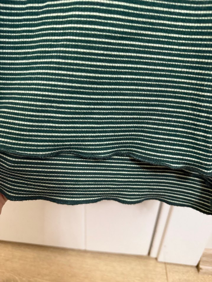 Kadın Koyu Yeşil Çizgili Pilili Tişört - Görsel 5