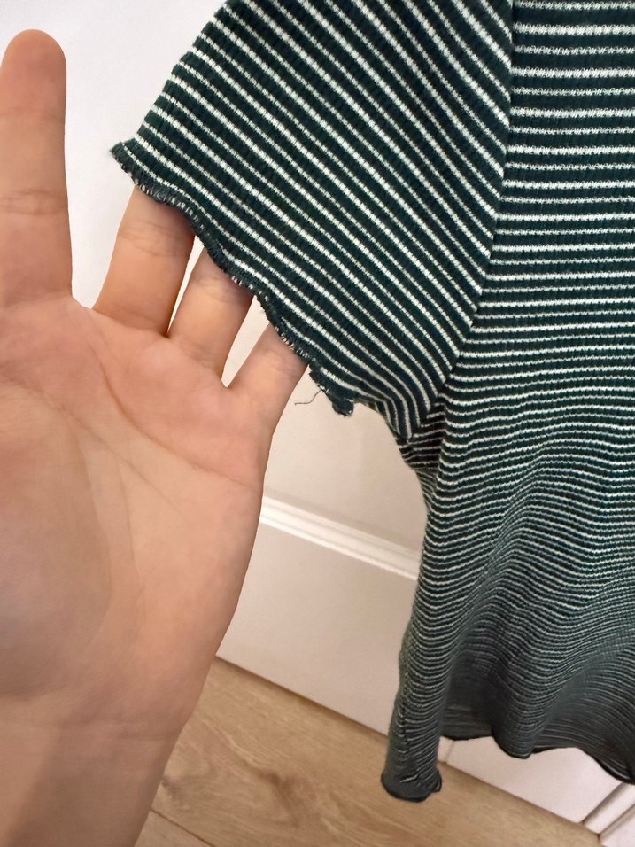 Kadın Koyu Yeşil Çizgili Pilili Tişört - Görsel 4