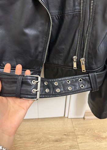 ZARA Siyah Deri Kemerli Biker Ceket - Görsel 3