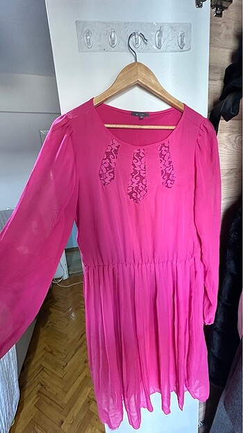Pembe şifon elbise