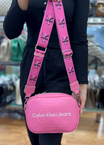 Calvin Klein Pembe Kadın Çapraz Çanta