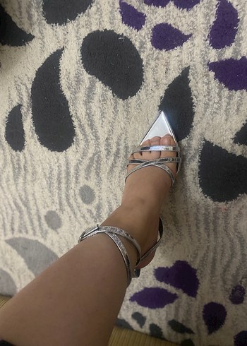 37 Beden Gri Yılan Desenli Metal Tokalı Stiletto