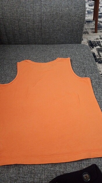 6 Yaş Beden turuncu Renk Erkek çocuk tişört az kullanıldı 6 7yasa uygun 