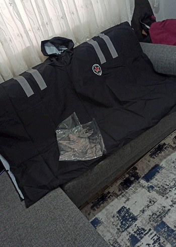 Kapüşonlu Siyah Erkek Yağmurluk - Görsel 3