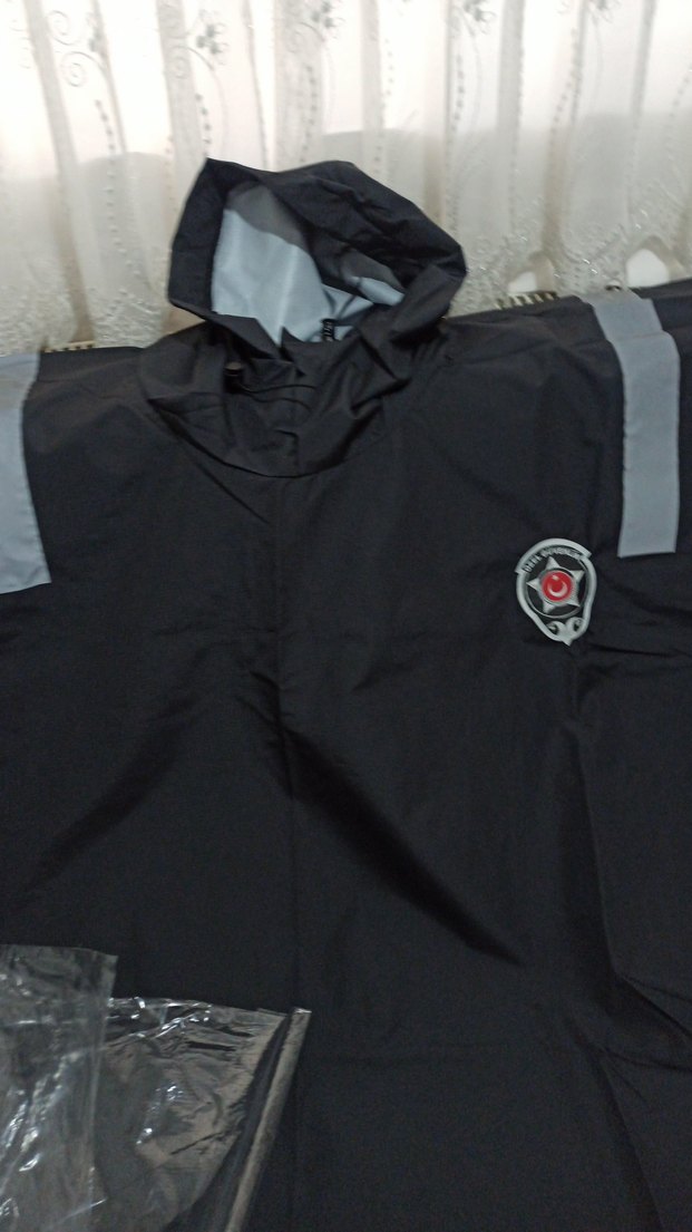 Kapüşonlu Siyah Erkek Yağmurluk - Görsel 4