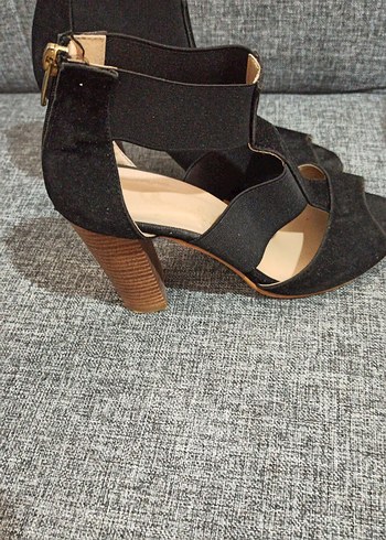 Kadın Siyah Süet Dolgu Topuklu Gece Ayakkabısı - Görsel 2