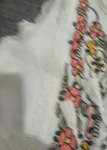 Nakışlı, volanlı, kayık yaka, beyaz kadın bluz - Görsel 7