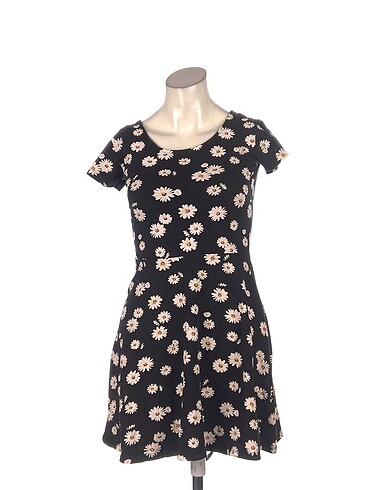 PreLoved Kısa Elbise %70 İndirimli.