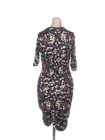 m Beden PreLoved Kısa Elbise %70 İndirimli.