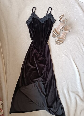 Tiffany Tomato Siyah kadife uzun yırtmaclı elbise