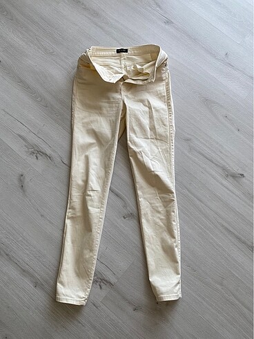 Massimo Dutti beyaz jean pantolon