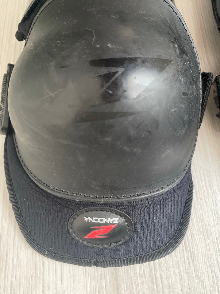 Tokalı Siyah Motosiklet Dizliği - Görsel 4