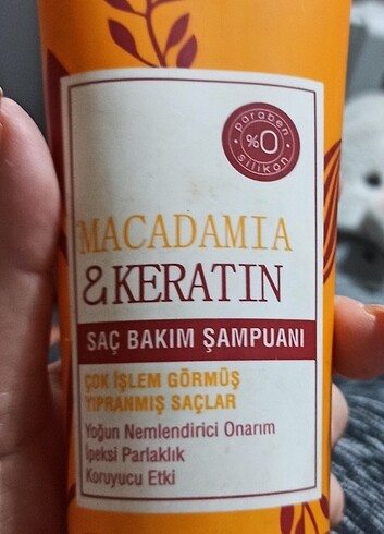 İşlem görmüş saçlar için onarıcı şampuan 
