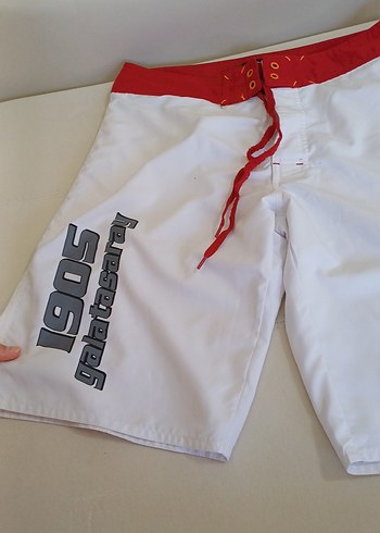 Beyaz Kırmızı Kemerli Erkek Mini Şort orjinal - Görsel 3