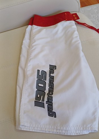Beyaz Kırmızı Kemerli Erkek Mini Şort orjinal - Görsel 4