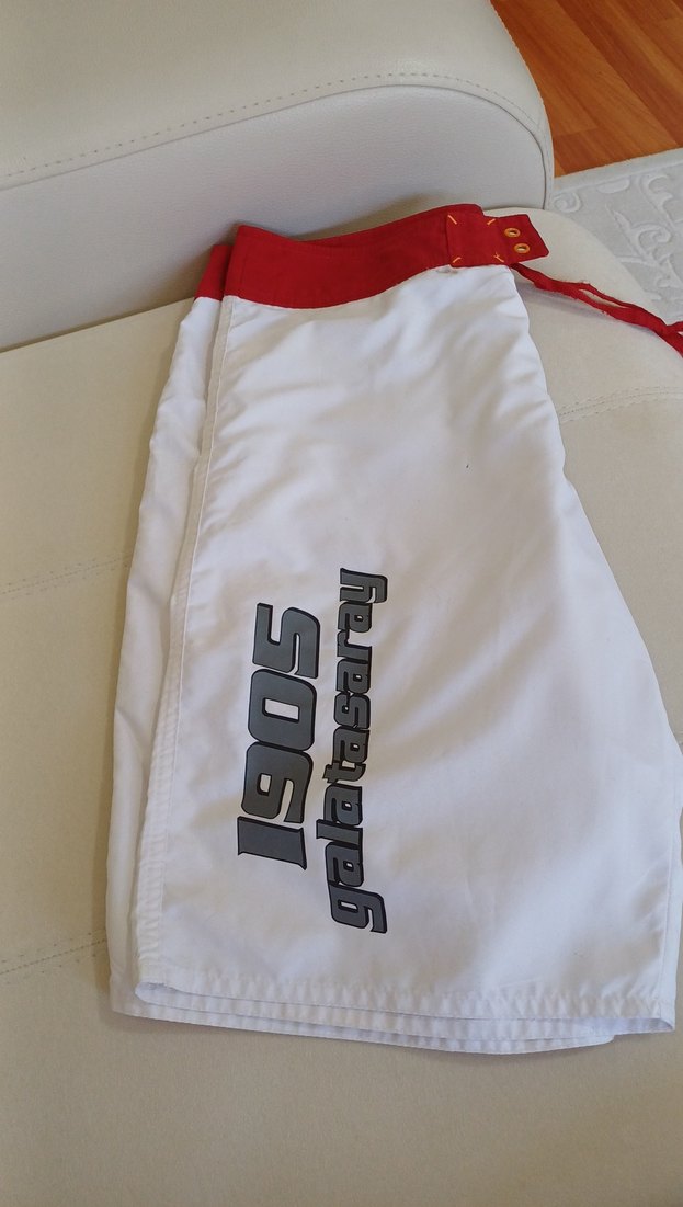 Beyaz Kırmızı Kemerli Erkek Mini Şort orjinal - Görsel 4