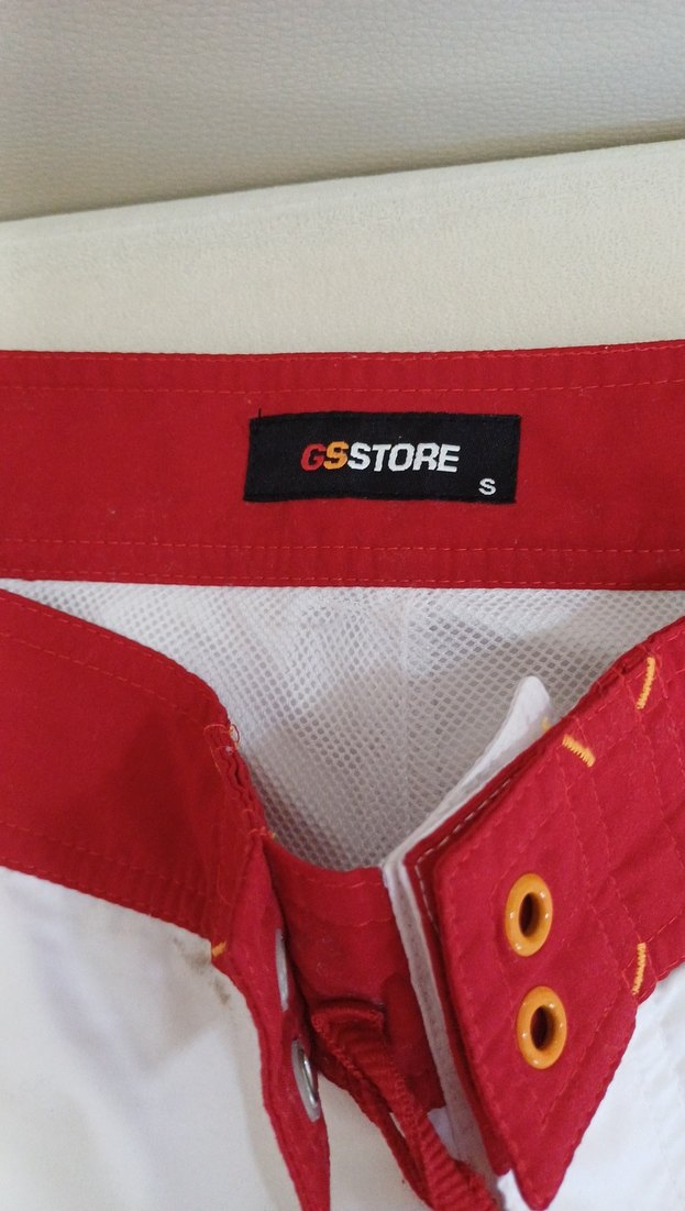 Beyaz Kırmızı Kemerli Erkek Mini Şort orjinal - Görsel 2