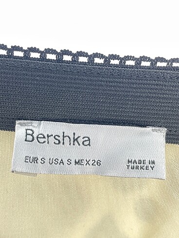 s Beden çeşitli Renk Bershka Midi Etek %70 İndirimli.