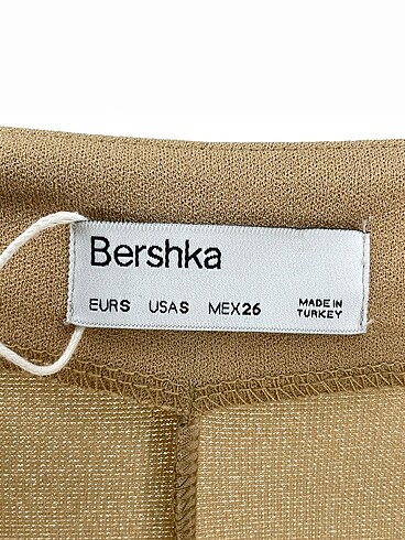 s Beden çeşitli Renk Bershka Düz Kesim %70 İndirimli.