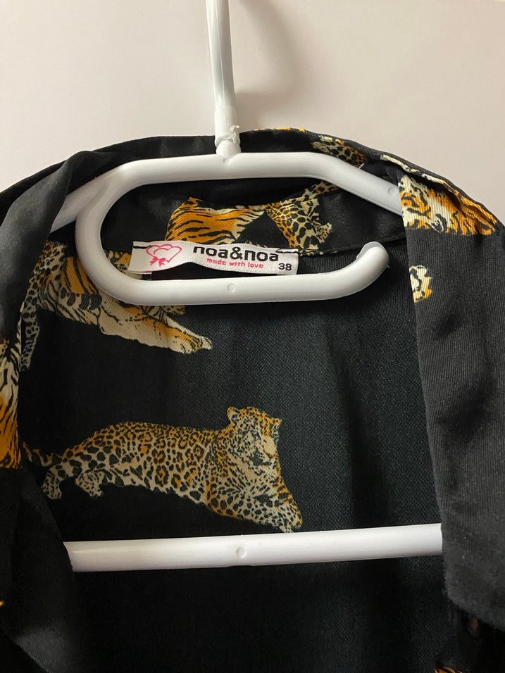 Siyah Desenli Saten Kadın Gömlek - Görsel 3