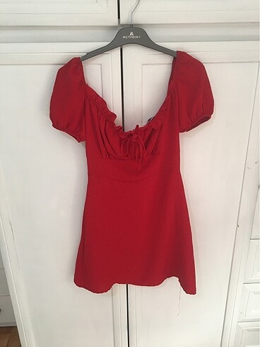 Yeni etiketli kırmızı aerobin kumaş elbise