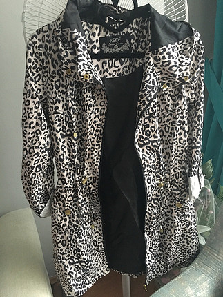 Lcw Leopar Desenli Yagmurluk Lc Waikiki Yagmurluk 57 Indirimli Gardrops