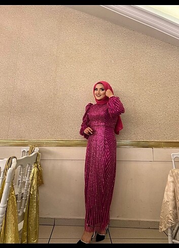 Pembe elbise