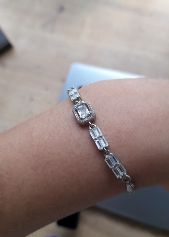 Zincir Detaylı Minimalist Kadın Bileklik - Görsel 3