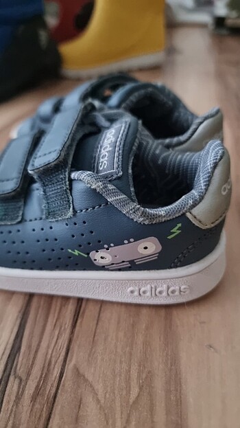 22 Beden ADIDAS COCUK AYAKKABISI 22 