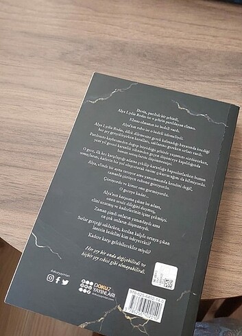 Beden Renk Kupa Kızi Ve Sinek Valesi