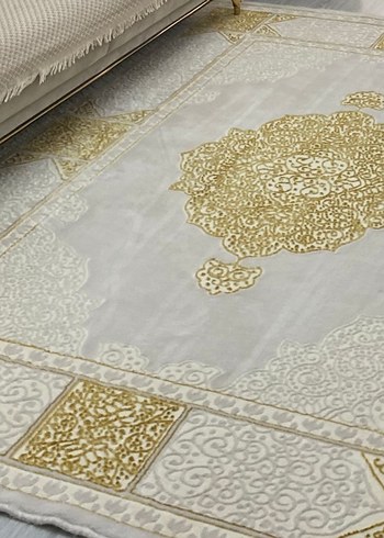 Gold işlemeli beyaz yün halı