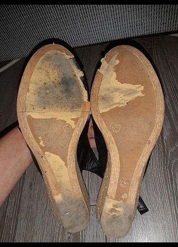 Polaris Dolgu topuklu sandalet 
